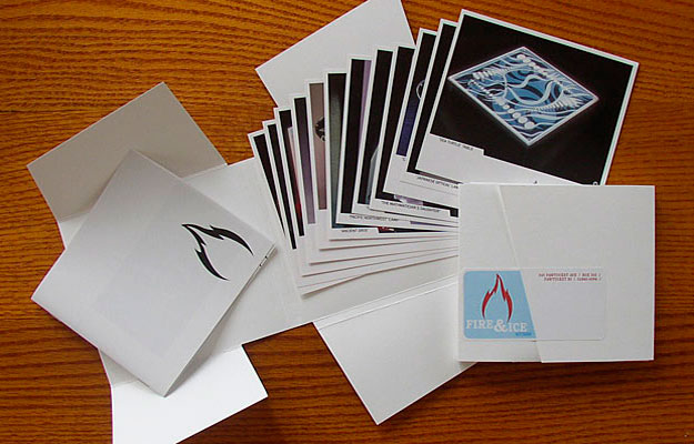 pack 4 {{The package contains a black and white booklet and a dozen of colored cards.
